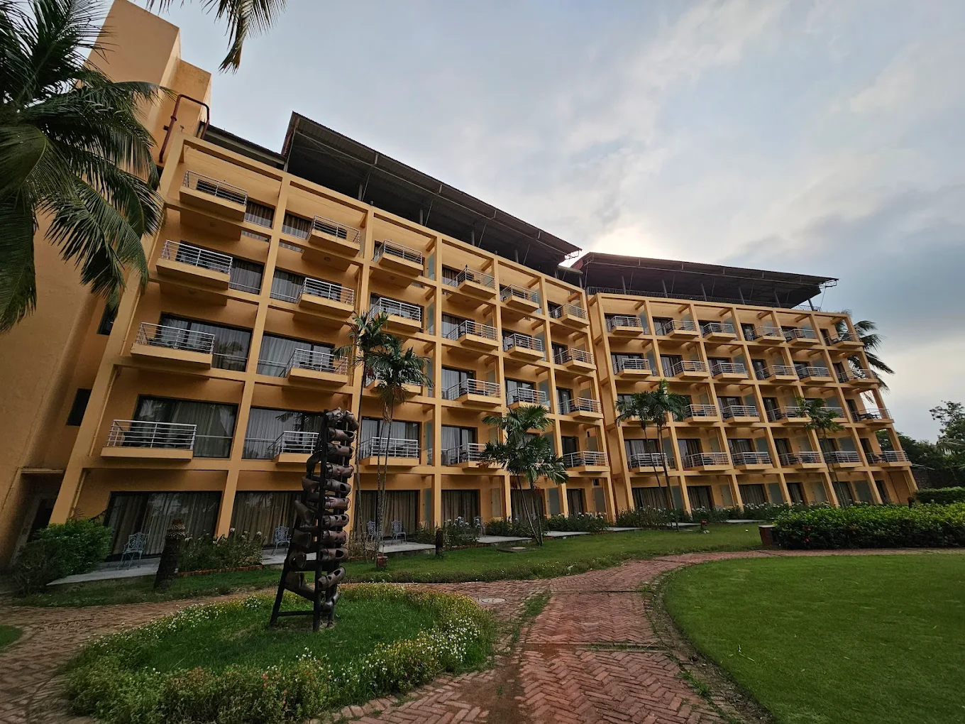 Taj Ganga Kutir, Raichak